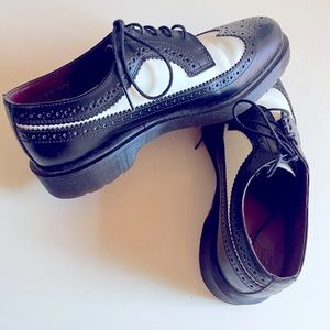 Dr MARTENS BEX SMOOTH LEATHER BROGUE SHOES